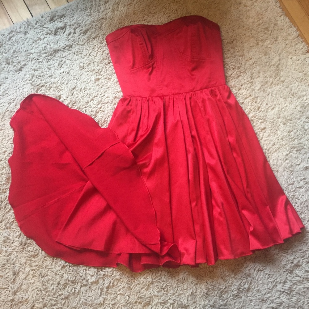 HOST PICK✨ Red cocktail dress